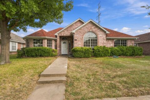 2710 Kingswood Drive