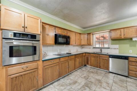 1572 Gillette Circle, Dallas