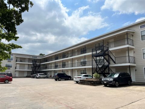 701 W Sycamore Street 203, Denton