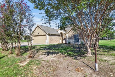 204 Bounding Main Street, Gun Barrel City, TX 75156 — photo 2