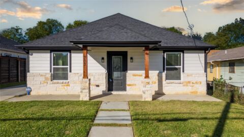 703 N Dwight Avenue, Dallas