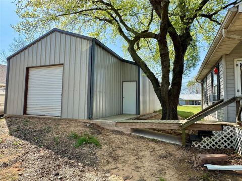 306 Oak Street, Nocona, TX 76255 — photo 3