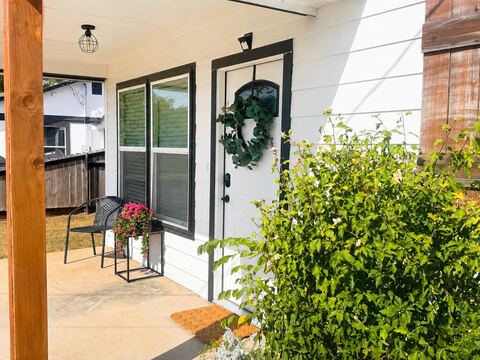 106 Raymond Street, Bowie, TX 76230 — photo 3