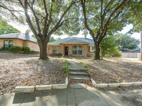 1005 Casa Linda Street, Ennis