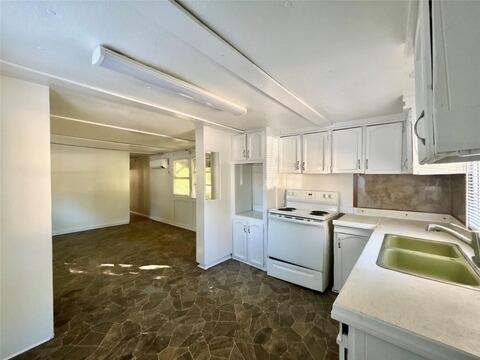 307 E Cates 400, Bridgeport, TX 76426 — photo 2