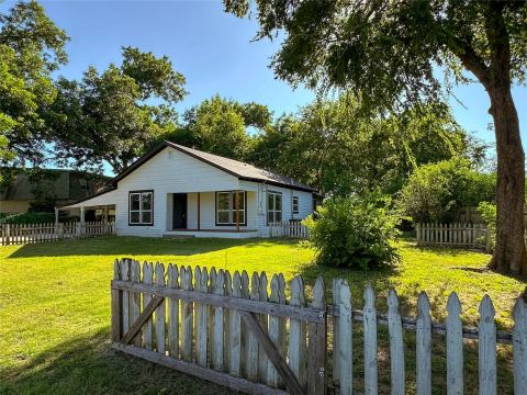 403 N Gaither Street, Glen Rose