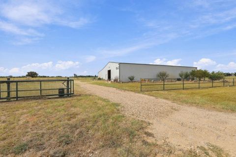8667 US 377, Collinsville