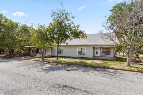 515 N Angelina Street, Henrietta