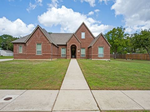 8301 Woods Lane