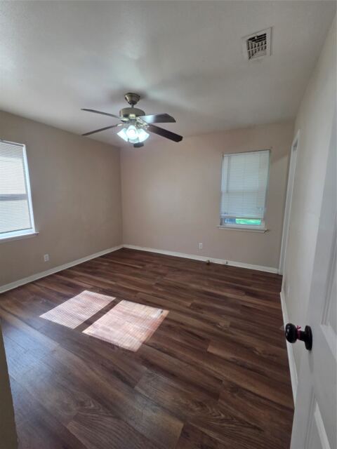 304 S Joyce Street, Lacy Lakeview, TX 76705 — photo 2