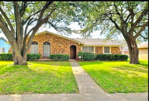 2752 Meadow Isle Lane, Dallas