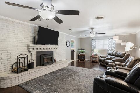 2004 Maplewood Drive, Gainesville, TX 76240 — photo 2