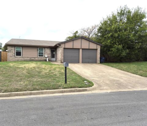 9909 Alemeda Court, Fort Worth
