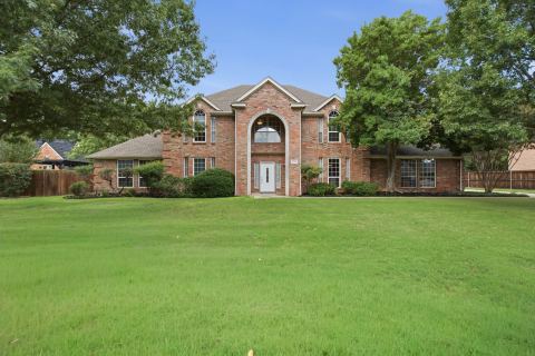 5904 Highland Hills Lane, Colleyville