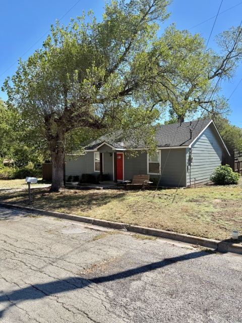 505 Cummins Street, Bowie, TX 76230 — photo 3