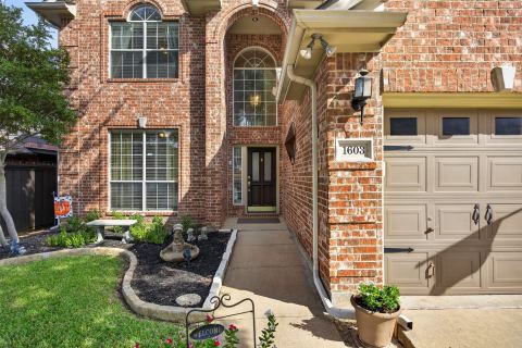 1603 Creekside Drive
