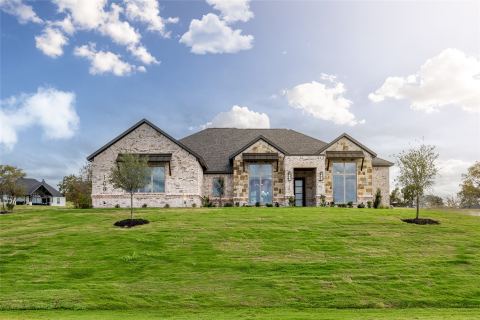 108 Oak Meadow Lane, Weatherford