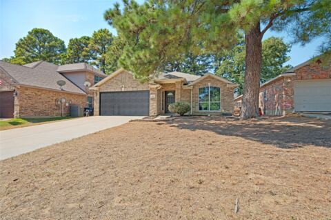 536 Cross Ridge Circle N, Fort Worth