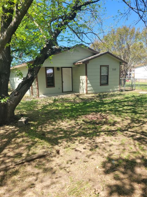 737 Luther Lane, Gun Barrel City