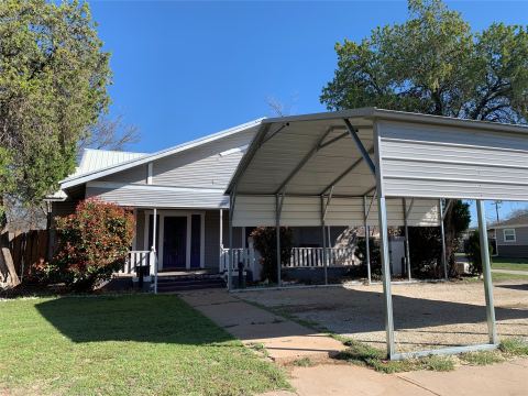 915 2nd Street, Graham, TX 76450 — photo 2