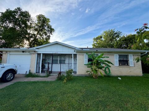 2329 Clover Ridge Drive, Dallas