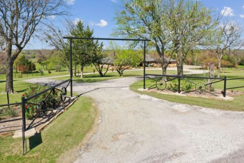 4517 Old Sherman Road, Whitesboro, TX 76273 — photo 3