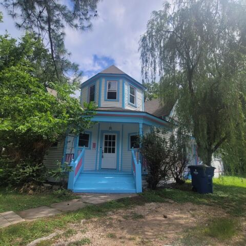 700 N Dallas Street, Ennis