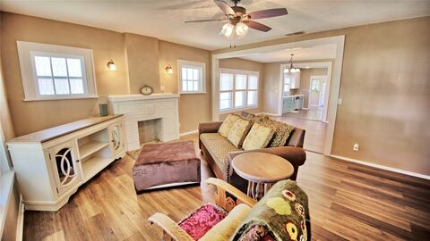 301 W Howell Street, St Jo, TX 76265 — photo 2