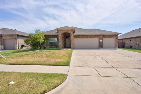 1203 Larkspur Lane, Cleburne