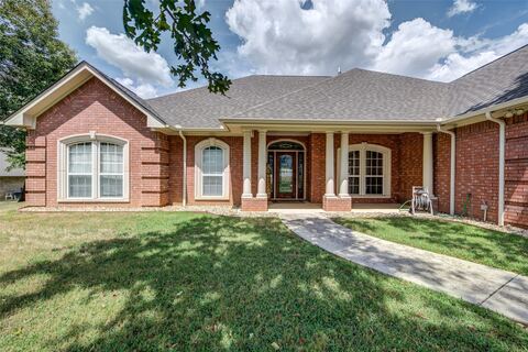 814 Haynie Drive, Runaway Bay, TX 76426 — photo 3