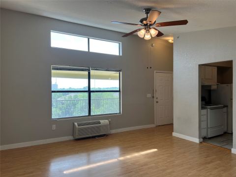 701 W Sycamore Street 303, Denton