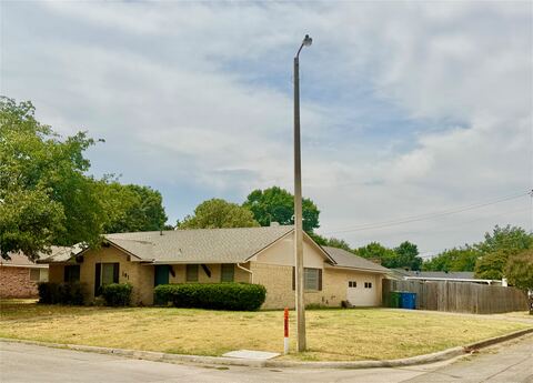 101 Diane Drive, Sanger, TX 76266 — photo 2