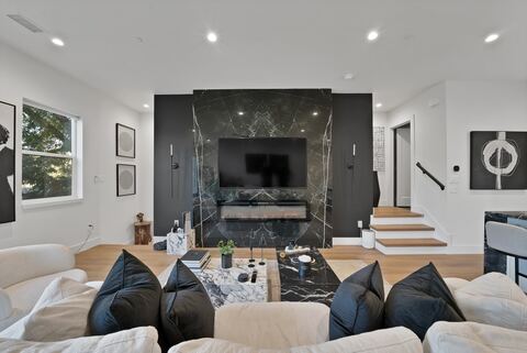 2139 Mail Avenue 102, Dallas