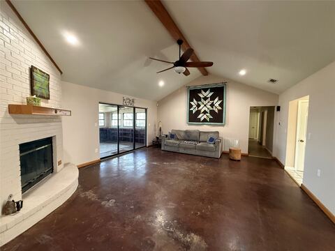 517 E Locust Street, Nocona, TX 76255 — photo 3
