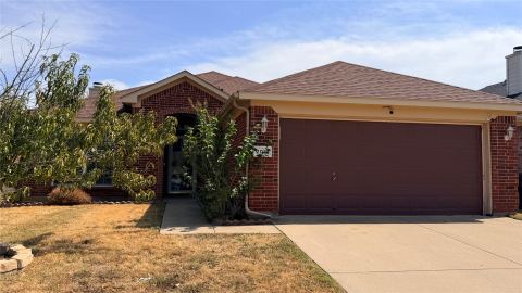 2013 Kingsbrook Trail, Fort Worth