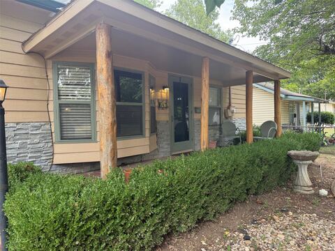 643 E South Street, Whitesboro, TX 76273 — photo 2