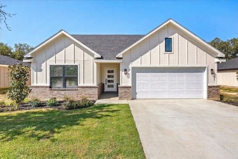 469 Peace Lily Way, Tolar