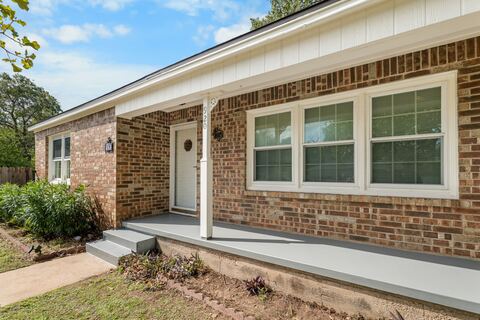 920 Avenue C, Lacy Lakeview, TX 76705 — photo 3