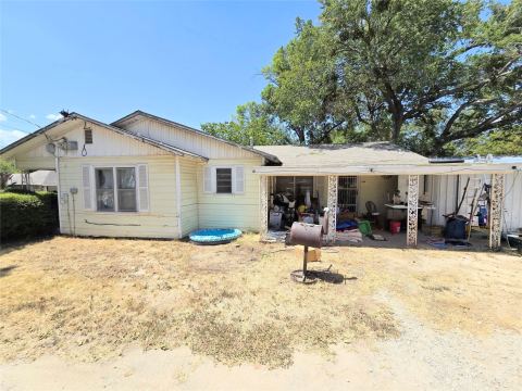 309 Decatur Street, Bowie, TX 76230 — photo 3