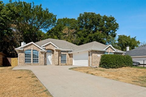 517 Saddlebrook Drive, Lancaster, TX 75146 — photo 2