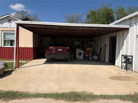 407 S Live Oak Avenue, Hubbard, TX 76648 — photo 3
