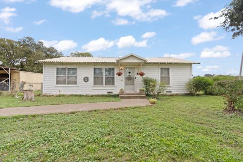 3320 N Main Street, Cleburne