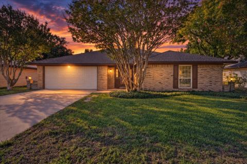 201 Oakhaven Drive, Grand Prairie