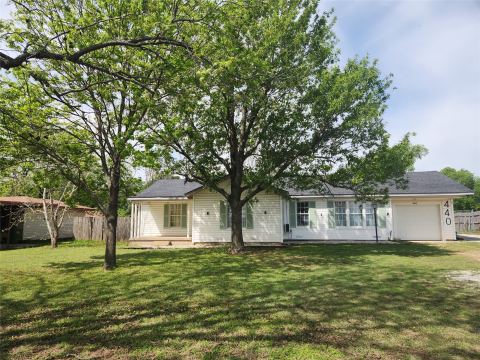 440 S Main Street, Springtown