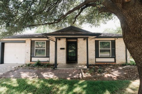 311 Town Creek Drive, Euless