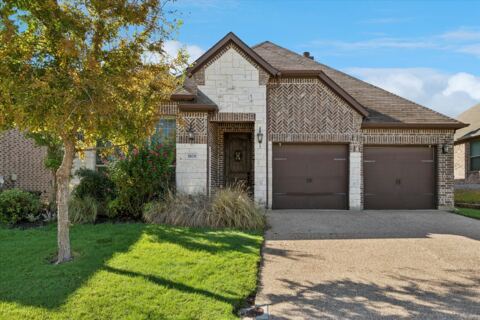 3020 Waterfall Drive, Fort Worth