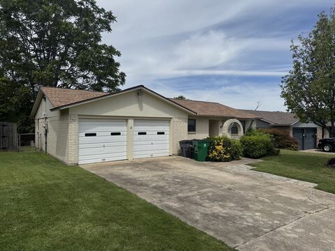 5633 Macdougall Drive, Haltom City, TX 76148 — photo 2