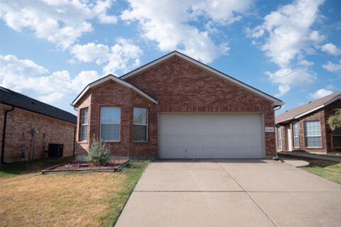 2140 Ingrid Lane, Fort Worth
