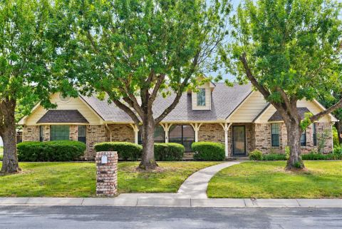 405 S Denton Avenue, Justin