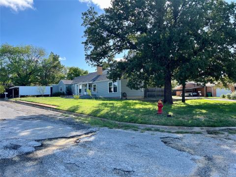 603 W Cedar Street, Nocona